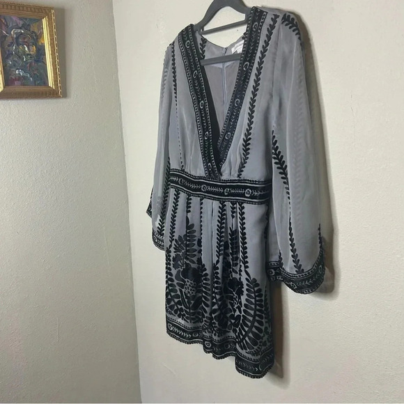 Boston Proper Gray Tunic with Black Burnout Velvet Details Size Small - Picture 2 of 7